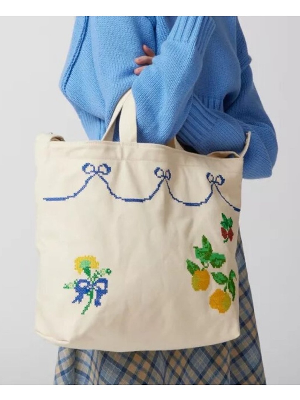 BAGGU Horizontal Zip Duck Bag in Cross Stitch